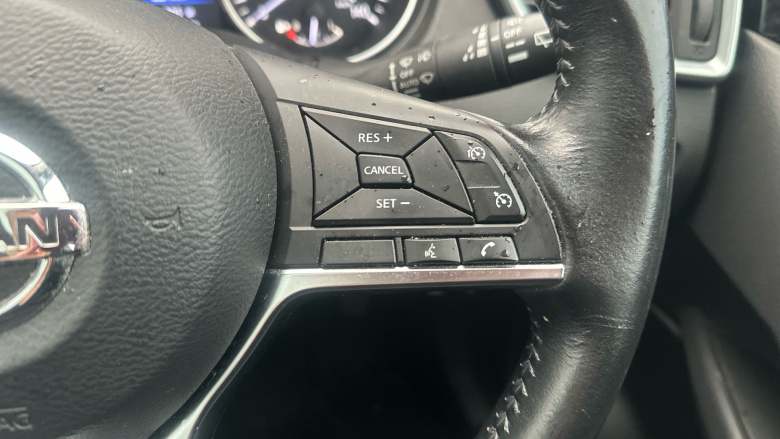 Nissan Qashqai 1.3 DiG-T N-Connecta 5dr Petrol Hatchback